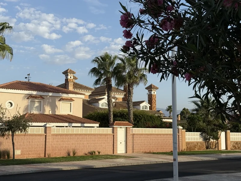 vender chalet roquetas posicionados